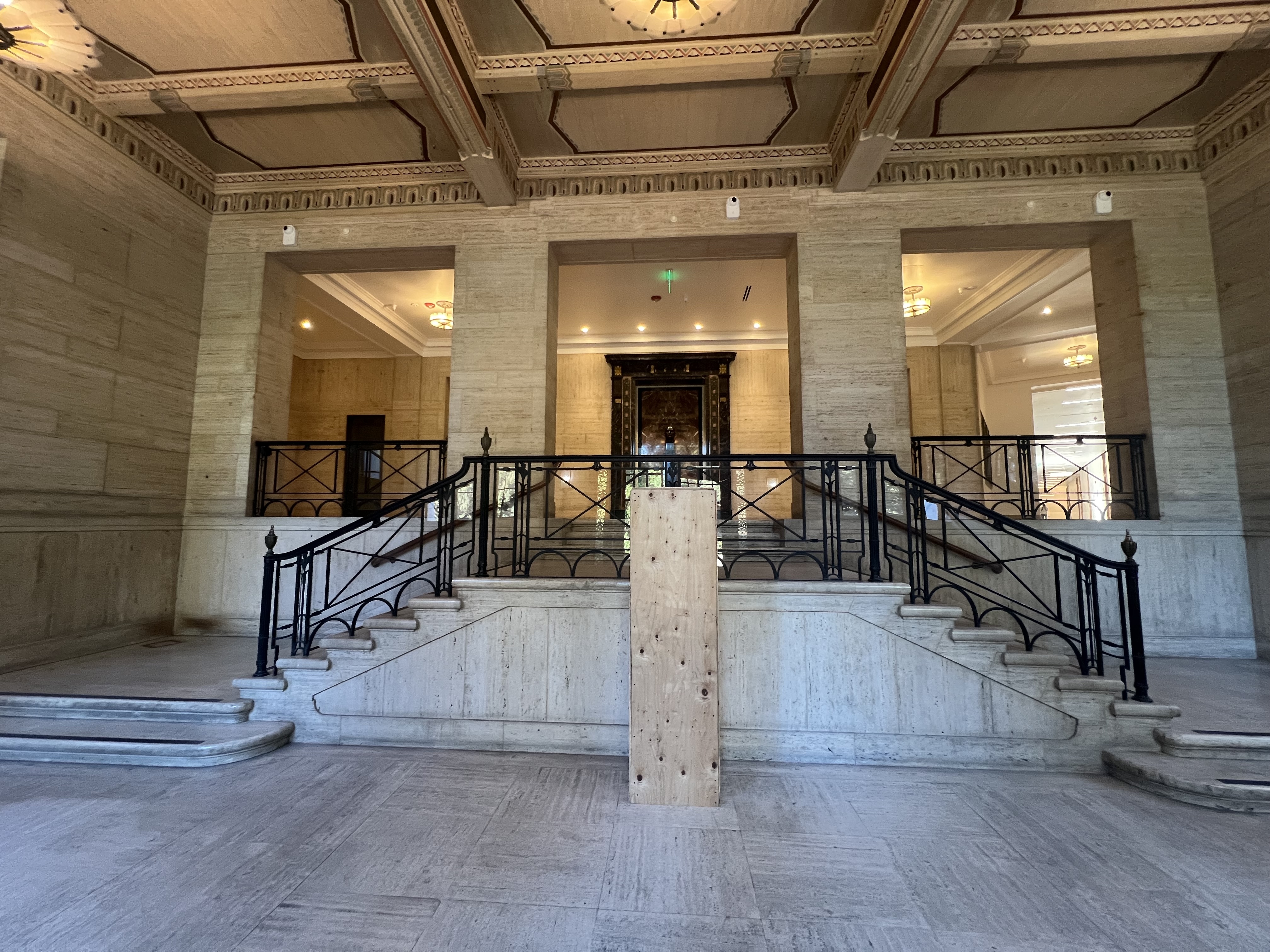 Image of middle portion of entrance way of Giannini Hall