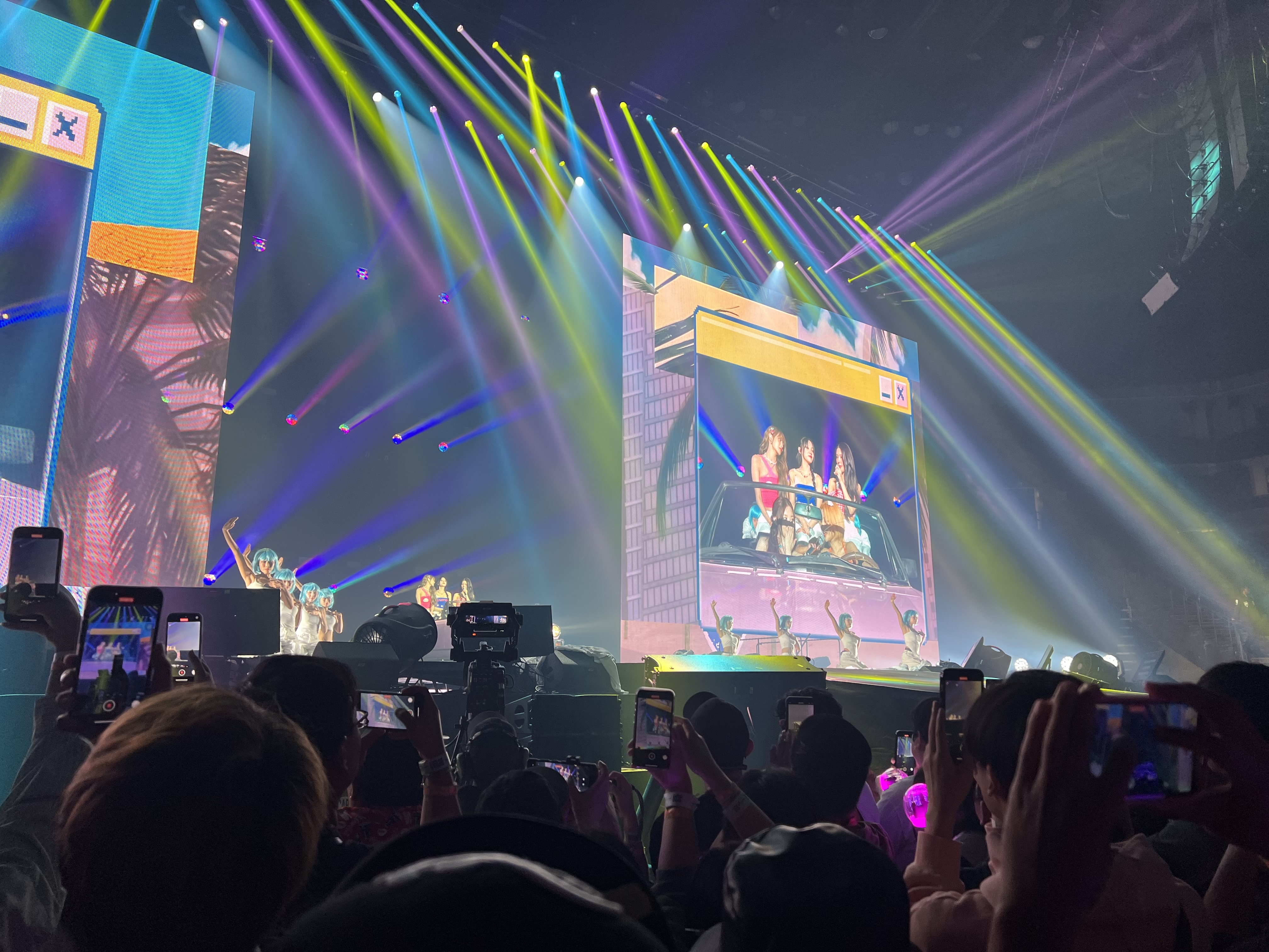 Image of a concert stage of (G)-IDLE